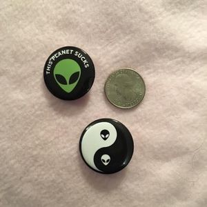 Set of 2 * Alien Pins